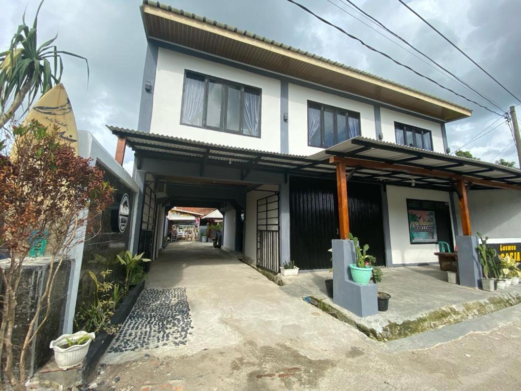 Krui Saejadi Surf&Stay Bagian luar foto
